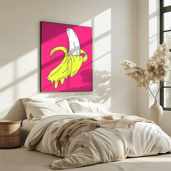 Papermoon Bild - Melting Pink Banana, B x H: 60 x 80 cm, Ohne Passepartout, Rahmen Eiche - Ein Schlafzimmer mit einem Bett und einem gerahmten Bild einer Banane an der Wand.