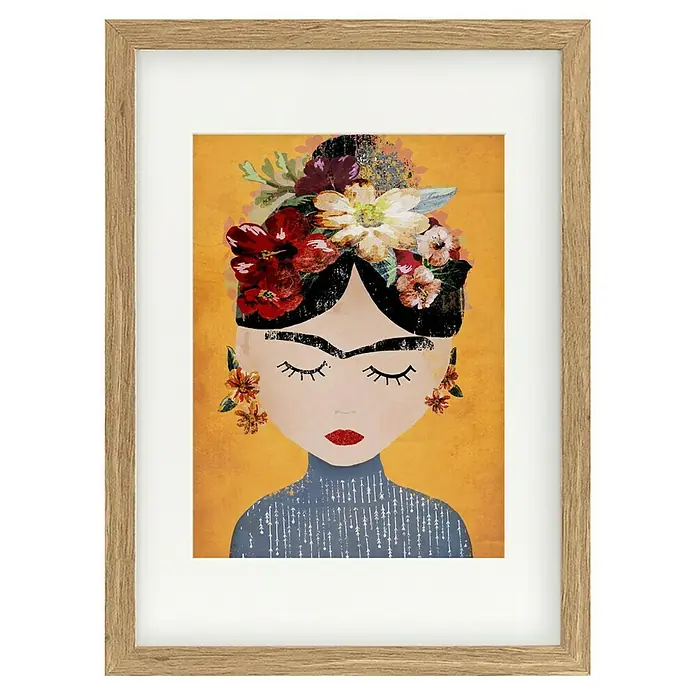 Papermoon Bild - Treechild Frida Gelb, B x H: 100 x 140 cm, Mit Passepartout, Rahmen Eiche - Gerahmtes Porträt der Künstlerin Frida Kahlo mit Blumen im Haar und ausdrucksstarken Augenbrauen vor ockerfarbenem Hintergrund.
