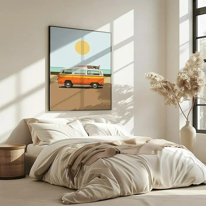 Papermoon Bild - Road Trip 1, B x H: 70 x 100 cm, Mit Passepartout, Rahmen Eiche - Poster eines orangefarbenen VW-Busses am Strand, hängt über einem Bett in einem hellen Raum. Sonnenlicht fällt durch das Fenster.