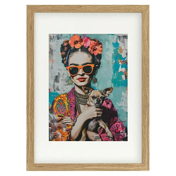 Papermoon Bild - Frida Chihuahua, B x H: 60 x 80 cm, Mit Passepartout, Rahmen Eiche - Gerahmtes Wandbild mit Frida Kahlo und einem Chihuahua, ein farbenfrohes und stilvolles Dekorationsstück für Ihr Zuhause.