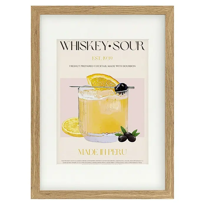 Papermoon Bild - Peru Whisky Bliss, B x H: 70 x 100 cm, Mit Passepartout, Rahmen Eiche - Gerahmtes Whiskey Sour-Cocktail-Poster mit Zitrone und Kirsche, eine stilvolle Wanddekoration für Bar oder Küche.