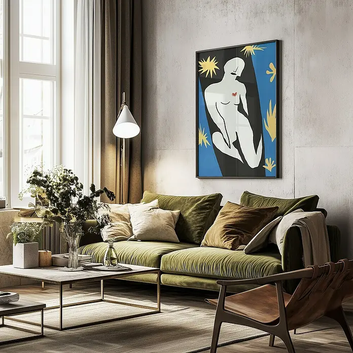 Papermoon Bild - Abstract Figure, B x H: 60 x 80 cm, Ohne Passepartout, Rahmen Schwarz - Das Bild zeigt ein stilvolles Wohnzimmer mit einem olivgrünen Sofa, einem Kunstwerk an der Wand und einem modernen Couchtisch.