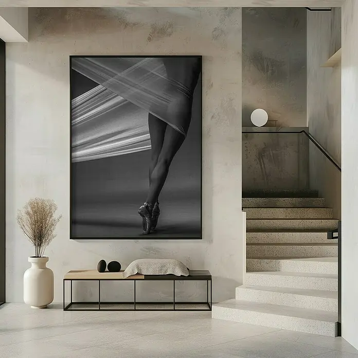 Papermoon Bild - Balance, B x H: 70 x 100 cm, Mit Passepartout, Rahmen Schwarz - Schwarz-Weiß-Fotografie einer Ballerina in Spitzenschuhen, kunstvoll in Szene gesetzt und in einem schwarzen Rahmen präsentiert.