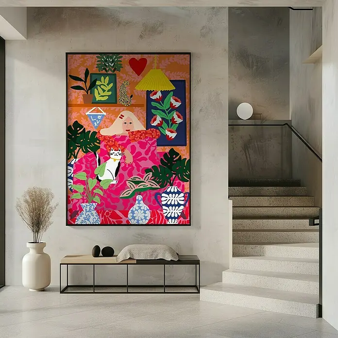 Papermoon Bild - Cat Lady, B x H: 40 x 50 cm, Mit Passepartout, Rahmen Schwarz - Das farbenfrohe Gemälde dominiert den Raum und zeigt eine Frau mit Katze, umgeben von Pflanzen und dekorativen Elementen.