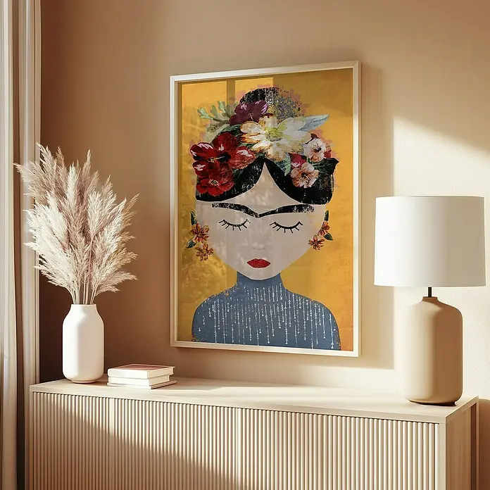 Papermoon Bild - Treechild Frida Gelb, B x H: 100 x 140 cm, Mit Passepartout, Rahmen Eiche - Das Frida Kahlo-inspirierte Kunstwerk zeigt eine Frau mit Blumen im Haar, die eine lebendige und künstlerische Note in jeden Raum bringt.