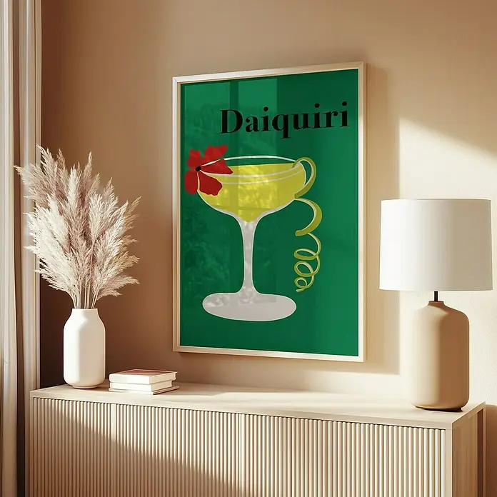 Papermoon Bild - Daiquiri, B x H: 50 x 70 cm, Mit Passepartout, Rahmen Eiche - Ein dekoratives Daiquiri-Cocktail-Wandbild, gerahmt und an einer Wand über einem Sideboard platziert, verleiht der Raumdekoration einen Hauch von Stil.