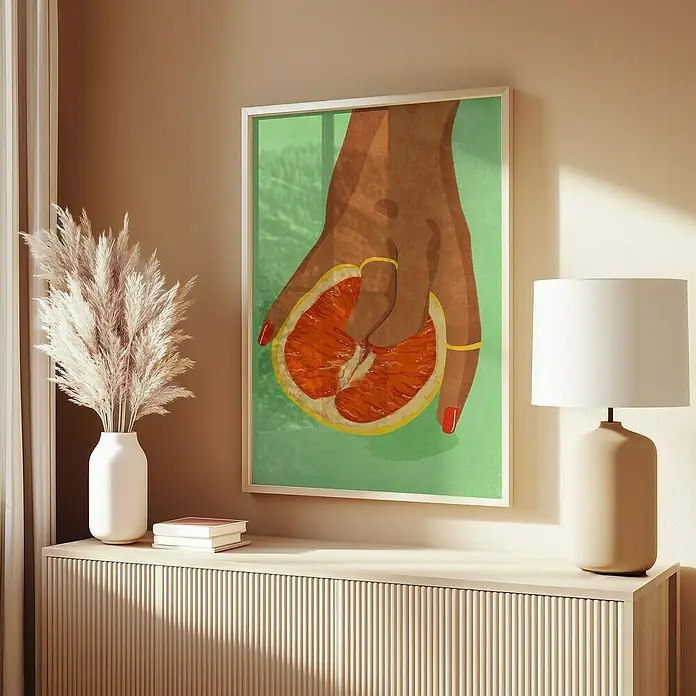 Papermoon Bild - Fruitlover, B x H: 40 x 50 cm, Ohne Passepartout, Rahmen Eiche - Ein farbenfrohes Wandbild mit einer Hand, die eine halbe Orange hält, verleiht jedem Raum eine künstlerische Note und visuelles Interesse.