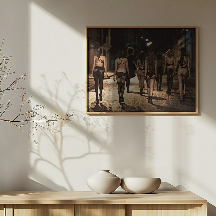 Papermoon Bild (Street Women, B x H: 100 x 70 cm, Ohne Passepartout, Rahmen Eiche) | BAUHAUS