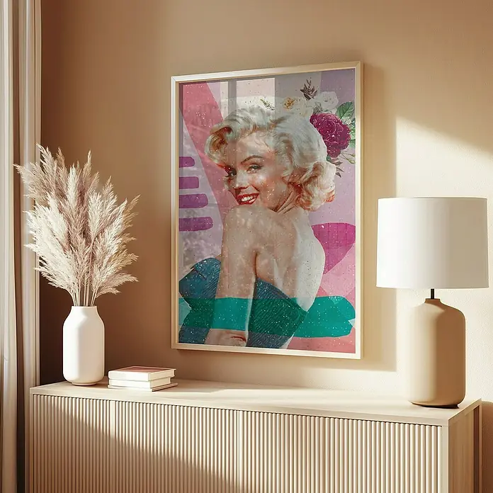 Papermoon Bild - Marilyn is Back, B x H: 40 x 50 cm, Mit Passepartout, Rahmen Eiche - Das Marilyn Monroe Wandbild ist ein echter Hingucker, der jedem Raum einen Hauch von Glamour verleiht. Perfekt für Kunstliebhaber und Deko-Enthusiasten!