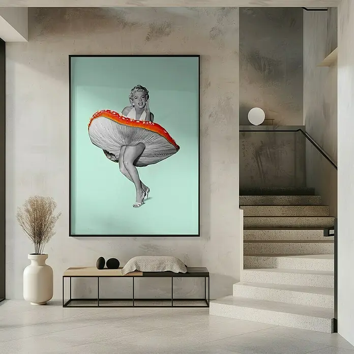 Papermoon Bild - Happy Dress, B x H: 50 x 70 cm, Mit Passepartout, Rahmen Schwarz - Bild mit einem Marilyn-Monroe-Pilz-Wandkunstwerk in einem stilvollen, modernen Raum, das als Dekor dient.