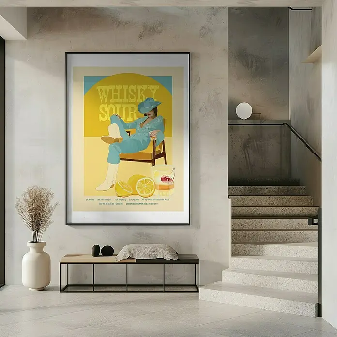Papermoon Bild - Cocktails Whisky Sour, B x H: 100 x 140 cm, Ohne Passepartout, Rahmen Schwarz - Poster mit Whiskey Sour Rezept und Frau mit Cowboyhut, hängt an einer Wand über einer Bank, neben einer Treppe.