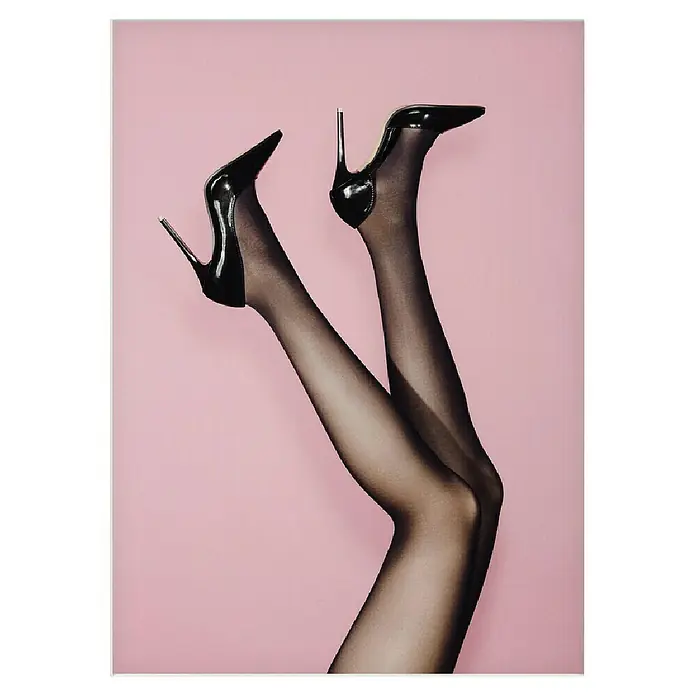 Papermoon Poster - Kick up Your Heels, B x H: 80 x 110 cm, Mit Passepartout - Elegante Aufnahme von Damenbeinen in schwarzen Strumpfhosen und hochhackigen Lackschuhen vor einem zarten rosa Hintergrund. Stilvolle Modeakzente!