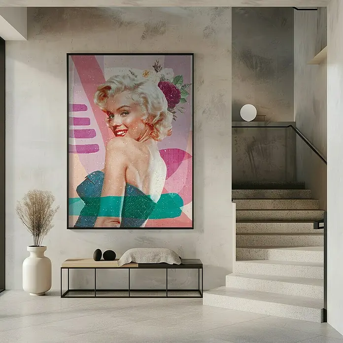 Papermoon Bild - Marilyn is Back, B x H: 80 x 110 cm, Ohne Passepartout, Rahmen Schwarz - Stilvolles Marilyn Monroe Wandbild mit Farbakzenten im modernen Interieur. Die perfekte Dekoration für ein zeitgemäßes Zuhause.