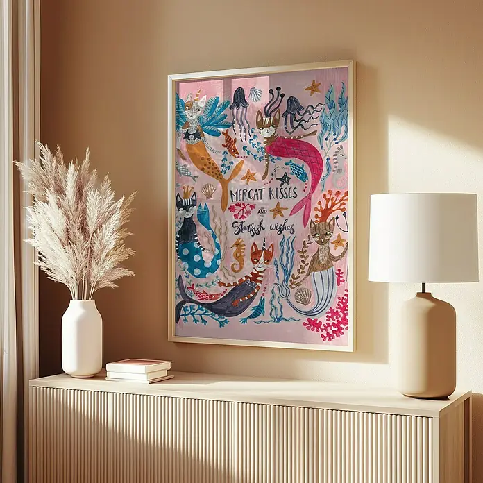 Papermoon Bild - Mercats and Caticorns, B x H: 50 x 70 cm, Mit Passepartout, Rahmen Eiche - Gerahmtes "Mercat Kisses and Starfish Wishes"-Poster. Ein farbenfrohes, maritimes Kunstwerk mit Meerjungfrauen-Katzen, das jedem Raum einen Hauch von Fantasie verleiht.