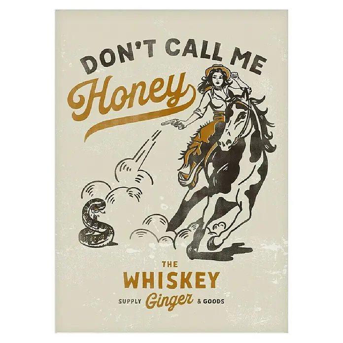 Papermoon Poster - Don´t Honey Print 2, B x H: 50 x 70 cm, Mit Passepartout - "Don't Call Me Honey" Western-Stil Poster mit Cowgirl, Pferd, Schlange und Whiskey Ginger Logo, ideal für Bar oder Zuhause.