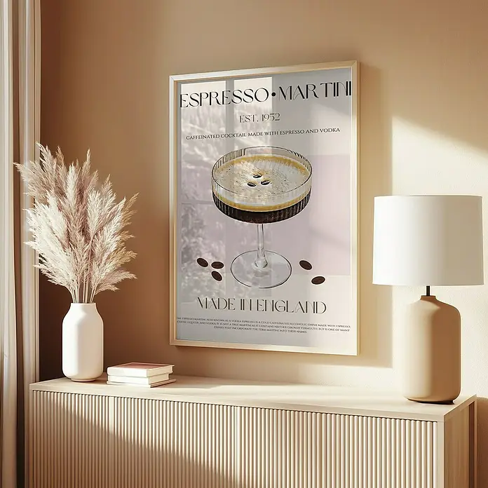 Papermoon Bild - Coffee Delighta, B x H: 70 x 100 cm, Ohne Passepartout, Rahmen Eiche - Ein stilvolles Espresso Martini Poster mit dezentem Rahmen, das eine elegante Ergänzung für jede Bar oder Küche darstellt.