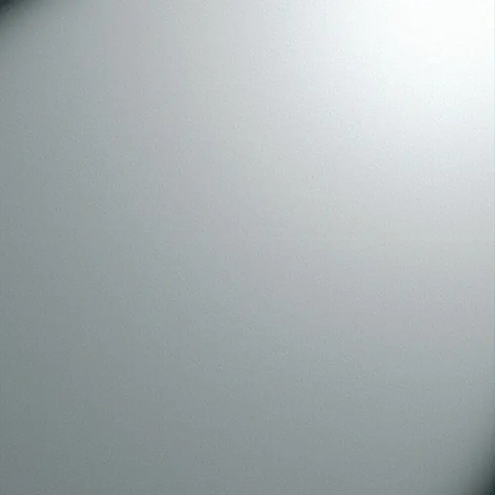 Kantoflex Glattblech1.000 x 600 mm, Stärke: 1,5 mm, Aluminium, Unbehandelt - Eine minimalistische, hellgraue Fläche mit subtilen Schattierungen, die eine schlichte, moderne Ästhetik erzeugt.
