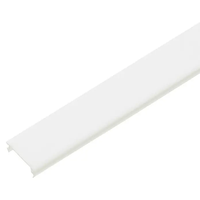 Elfa Garage+/Décor+ by Elfa Abdeckleiste - Höhe: 110 cm, Matt weiß - Eine Nahaufnahme einer weißen Jalousie, die einen sanften Schatten wirft und einen modernen, minimalistischen Look erzeugt.