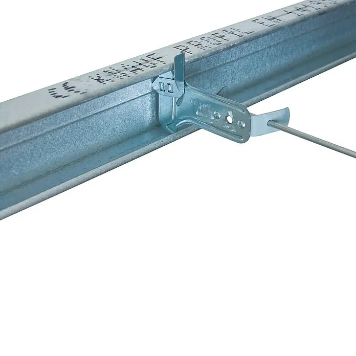 Knauf Schnellabhänger Anker-Fix - Stahl, 1 Stk. - Detailaufnahme einer abgehängten Deckenprofilschiene mit Befestigungsclip, ideal für moderne Innenausbaulösungen.