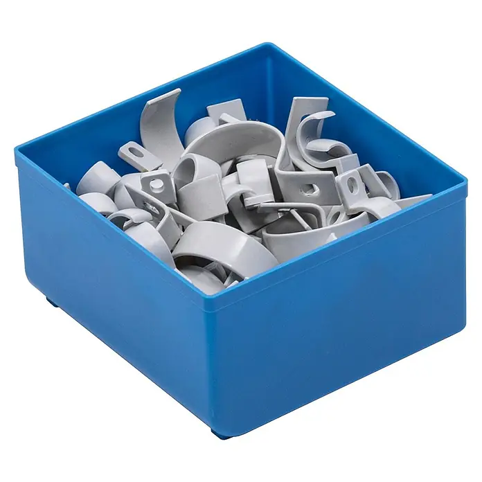 Lockweiler Compartimento para piezas pequeñas - 10,8 x 10,8 x 6,3 cm, Azul - Un contenedor azul lleno de abrazaderas de tubo grises, apiladas ordenadamente, que ofrece una solución práctica para la fijación de tubos.
