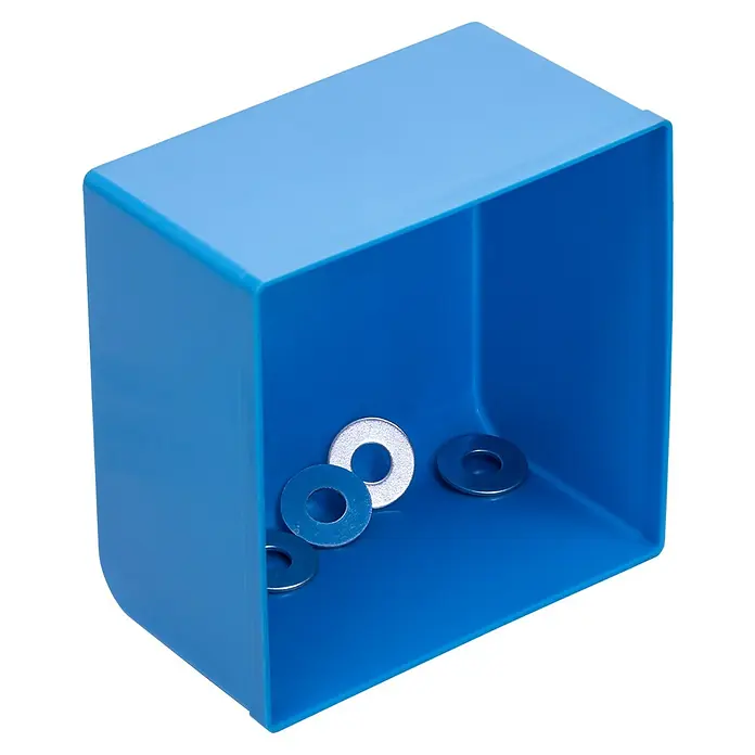 Lockweiler Compartimento para piezas pequeñas - 10,8 x 10,8 x 6,3 cm, Azul - Caja de almacenamiento azul que contiene arandelas. La caja está vacía, a excepción de las arandelas metálicas en su interior.
