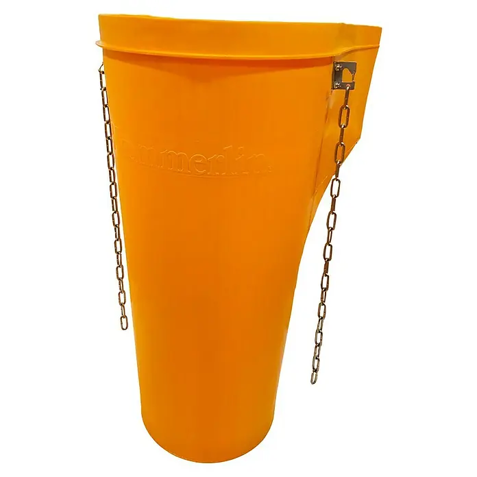 Haemmerlin Trichter für Bauschuttrutschen - Durchmesser: 62 cm, Kunststoff, Passend für: Bauschuttrutschen - Nahaufnahme eines orangefarbenen Maurerkübel von Haemmerlin mit Kettenaufhängung, ideal für Bauarbeiten.