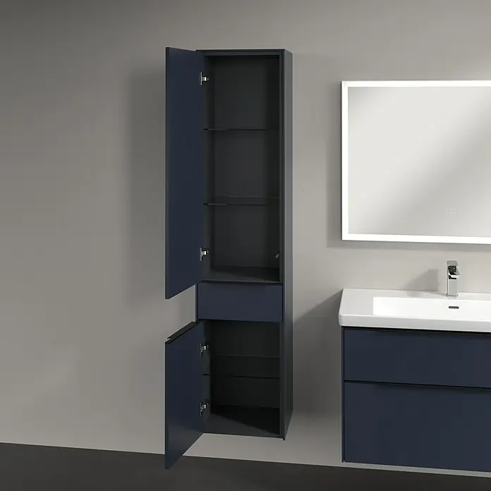 Villeroy & Boch Subway 3.0 Hochschrank - B x T x H: 40 x 36,2 x 171 cm, 1x Schublade, 2x Tür, Marine Blue, Farbe Griff: Volcano black, DIN Anschlag: Links - Ein offener Badezimmerschrank in Marineblau, der zusätzlichen Stauraum bietet und das moderne Design des Badezimmers unterstreicht.