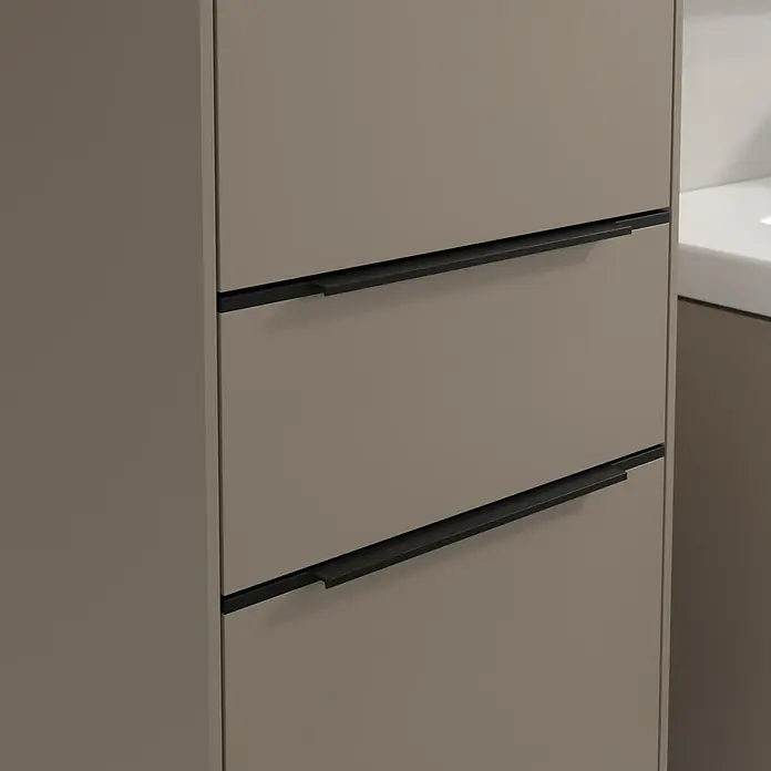 Villeroy & Boch Subway 3.0 Hochschrank - B x T x H: 40 x 36,2 x 171 cm, 1x Schublade, 2x Tür, Taupe, Farbe Griff: Volcano black, DIN Anschlag: Links - Elegante Badezimmermöbel mit schlichten, modernen Schubladen und Griffen in Anthrazit. Das Design besticht durch seine Funktionalität und Ästhetik.