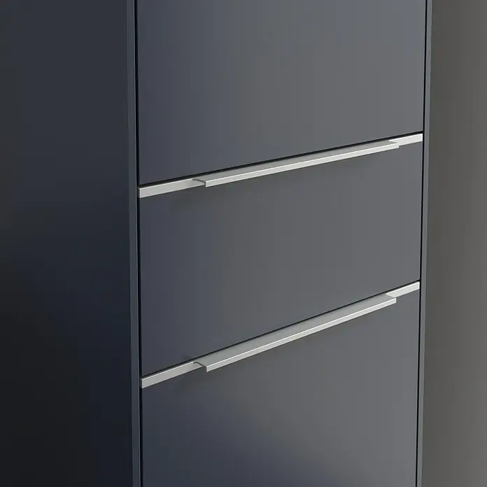 Villeroy & Boch Subway 3.0 Hochschrank - B x T x H: 40 x 36,2 x 171 cm, 1x Schublade, 2x Tür, Marine Blue, Farbe Griff: Aluminium glänzend, DIN Anschlag: Rechts - Elegantes graues Schubladenelement mit modernen silbernen Griffen. Das schlichte Design passt ideal in moderne Wohnräume und bietet praktischen Stauraum.