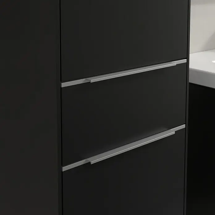 Villeroy & Boch Subway 3.0 Hochschrank - B x T x H: 40 x 36,2 x 171 cm, 1x Schublade, 2x Tür, Volcano Black, Farbe Griff: Aluminium glänzend, DIN Anschlag: Links - Schwarzer Badezimmerschrank mit zwei Schubladen und silbernen Griffen für ein modernes und stilvolles Bad-Design.
