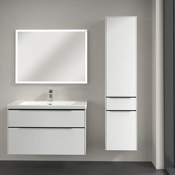 Villeroy & Boch Subway 3.0 Hochschrank - B x T x H: 40 x 36,2 x 171 cm, 1x Schublade, 2x Tür, Pure White, Farbe Griff: Volcano black, DIN Anschlag: Rechts - Modernes Badezimmer-Set mit einem weißen Waschtischunterschrank, einem beleuchteten Spiegel und einem Hochschrank zur stilvollen Badgestaltung.