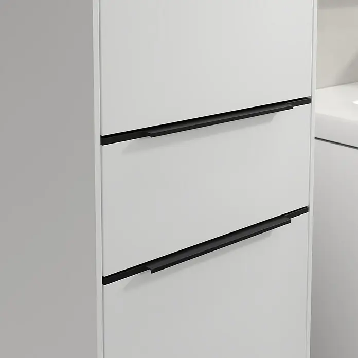Villeroy & Boch Subway 3.0 Hochschrank - B x T x H: 40 x 36,2 x 171 cm, 1x Schublade, 2x Tür, Brilliant White, Farbe Griff: Volcano black, DIN Anschlag: Links - Modernes weißes Badezimmermöbel mit schwarzen, minimalistischen Griffen für einen stilvollen Akzent im Badezimmer.