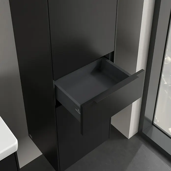 Villeroy & Boch Subway 3.0 Hochschrank - B x T x H: 40 x 36,2 x 171 cm, 1x Schublade, 2x Tür, Volcano Black, Farbe Griff: Volcano black, DIN Anschlag: Rechts - Ein offener, schubladenförmiger Badezimmerschrank in dunklem Farbton mit klaren Linien und moderner Ästhetik, ideal für stilvolle Badezimmer.