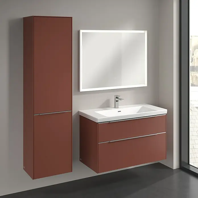 Villeroy & Boch Subway 3.0 Hochschrank - B x T x H: 40 x 36,2 x 171 cm, 1x Klappe mit Wäschekorb, 1x Tür, Wine Red, Farbe Griff: Aluminium glänzend, DIN Anschlag: Links - Modernes Badezimmer-Set in Terrakotta mit Waschtischunterschrank, Aufbewahrungsschrank und beleuchtetem Spiegel für ein stilvolles Ambiente.