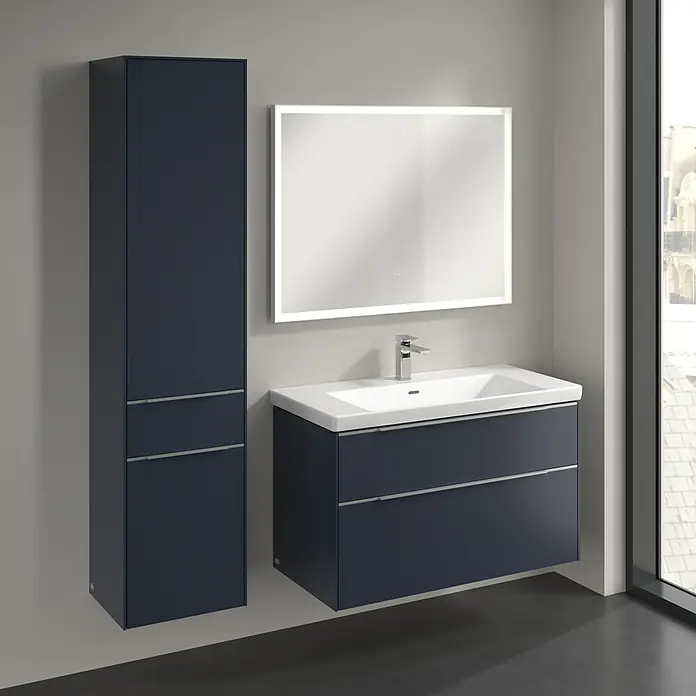 Villeroy & Boch Subway 3.0 Hochschrank - B x T x H: 40 x 36,2 x 171 cm, 1x Schublade, 2x Tür, Marine Blue, Farbe Griff: Aluminium glänzend, DIN Anschlag: Links - Badezimmer-Set mit blauem Waschtischunterschrank, Spiegelschrank und Hochschrank. Modernes Design für ein stilvolles Bad.