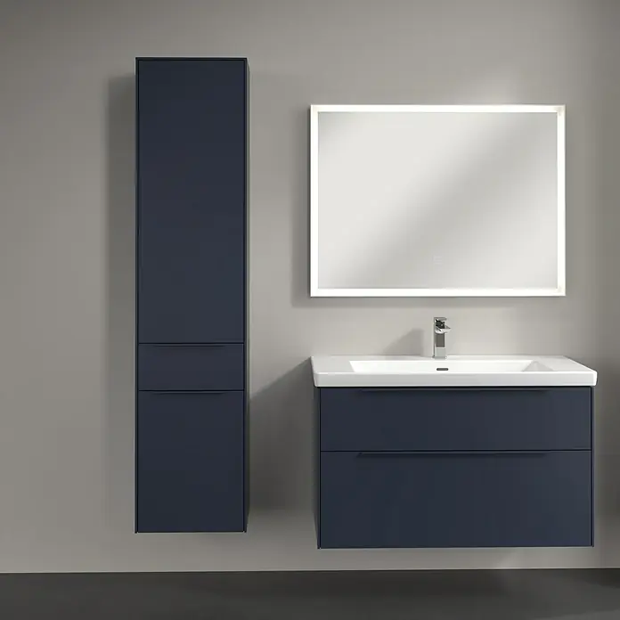 Villeroy & Boch Subway 3.0 Hochschrank - B x T x H: 40 x 36,2 x 171 cm, 1x Schublade, 2x Tür, Marine Blue, Farbe Griff: Marine Blue, DIN Anschlag: Links - Badezimmer-Ensemble mit Marineblauem Waschtischunterschrank, Spiegelschrank mit Beleuchtung und Hochschrank für ein stilvolles Bad.