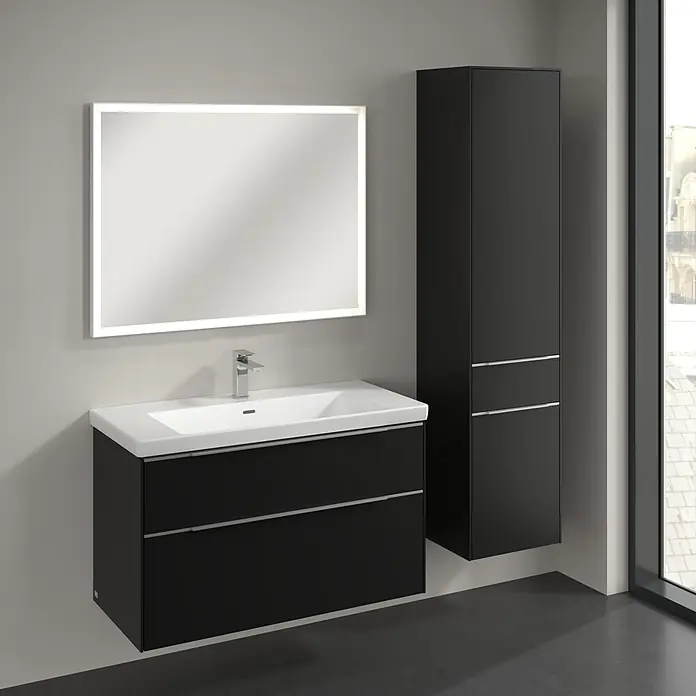 Villeroy & Boch Subway 3.0 Hochschrank - B x T x H: 40 x 36,2 x 171 cm, 1x Schublade, 2x Tür, Volcano Black, Farbe Griff: Aluminium glänzend, DIN Anschlag: Rechts - Modernes Badezimmer-Set mit einem Waschtischunterschrank in Schwarz, einem passenden Spiegelschrank und einem Hochschrank für zusätzlichen Stauraum.