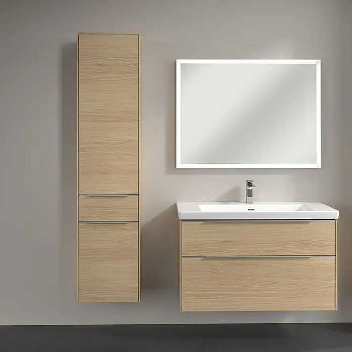 Villeroy & Boch Subway 3.0 Hochschrank - B x T x H: 40 x 36,2 x 171 cm, 1x Schublade, 2x Tür, Nordik oak, Farbe Griff: Aluminium glänzend, DIN Anschlag: Links - Ein stilvolles Badezimmer-Set mit Waschtischunterschrank, Hochschrank und beleuchtetem Spiegel in modernem Design mit Holzstruktur.