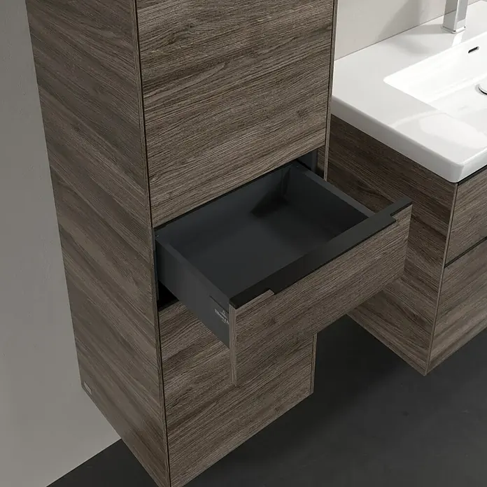 Villeroy & Boch Subway 3.0 Hochschrank - B x T x H: 40 x 36,2 x 171 cm, 1x Schublade, 2x Tür, Stone Oak, Farbe Griff: Volcano black, DIN Anschlag: Links - Moderne Badezimmereinrichtung mit Waschtisch und offenem Schubladenelement in Holzoptik für stilvolle Badgestaltung.
