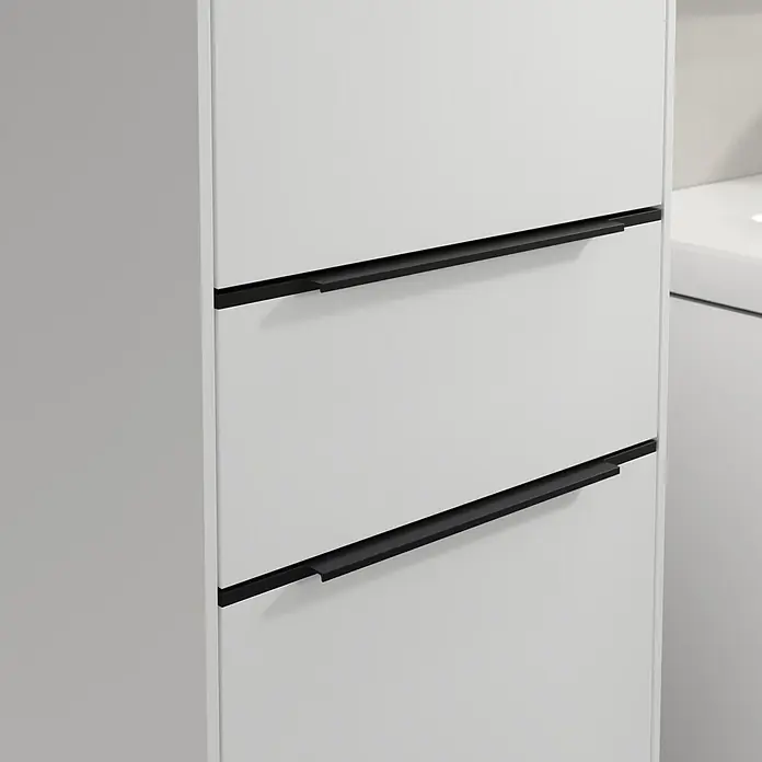 Villeroy & Boch Subway 3.0 Hochschrank - B x T x H: 40 x 36,2 x 171 cm, 1x Schublade, 2x Tür, Pure White, Farbe Griff: Volcano black, DIN Anschlag: Links - Schlichte weiße Schubladen mit eleganten schwarzen Griffen präsentieren ein modernes und minimalistisches Design für stilvolle Aufbewahrung.