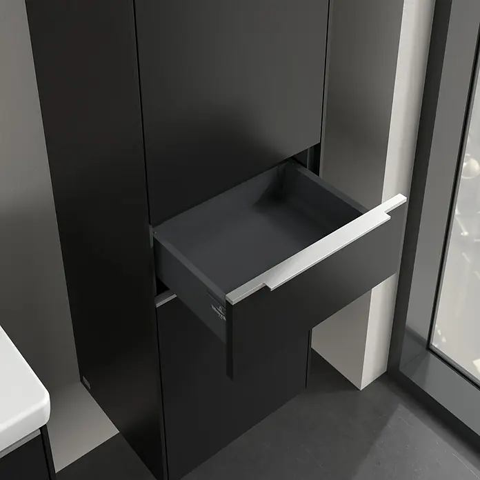 Villeroy & Boch Subway 3.0 Hochschrank - B x T x H: 40 x 36,2 x 171 cm, 1x Schublade, 2x Tür, Volcano Black, Farbe Griff: Aluminium glänzend, DIN Anschlag: Rechts - Elegantes Badezimmermöbel in Schwarz mit offenem Schubfach und modernem silbernen Griff, ideal für stilvolle Badgestaltung.