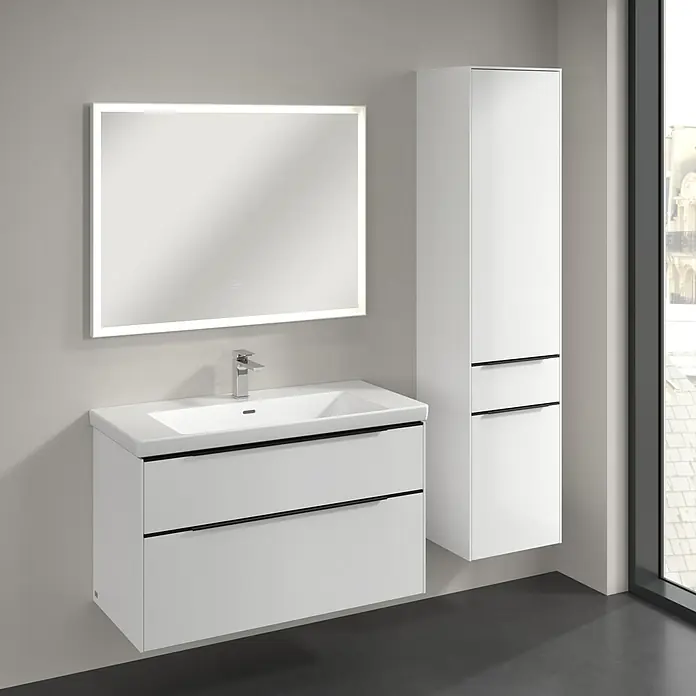 Villeroy & Boch Subway 3.0 Hochschrank - B x T x H: 40 x 36,2 x 171 cm, 1x Schublade, 2x Tür, Brilliant White, Farbe Griff: Volcano black, DIN Anschlag: Rechts - Modernes Badezimmer-Set mit Waschbeckenunterschrank, Spiegel mit Beleuchtung und Hochschrank in Weiß für ein elegantes Ambiente.