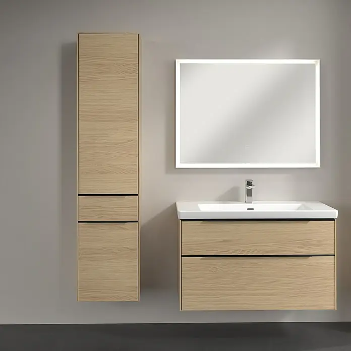 Villeroy & Boch Subway 3.0 Hochschrank - B x T x H: 40 x 36,2 x 171 cm, 1x Schublade, 2x Tür, Nordik oak, Farbe Griff: Volcano black, DIN Anschlag: Links - Modernes Badezimmer-Ensemble mit Waschtischunterschrank, Spiegelschrank mit Beleuchtung und Hochschrank in hellem Holzdekor für ein stilvolles Ambiente.
