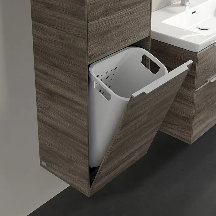 Villeroy & Boch Subway 3.0 Hochschrank - B x T x H: 40 x 36,2 x 171 cm, 1x Klappe mit Wäschekorb, 1x Tür, Stone Oak, Farbe Griff: Aluminium glänzend, DIN Anschlag: Links - Badezimmer-Eckschrank mit ausziehbarer Wäschetonne. Das Möbelstück ist aus Holz gefertigt und bietet praktischen Stauraum.