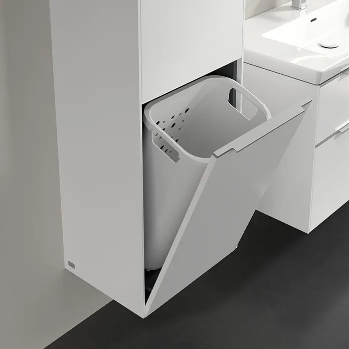 Villeroy & Boch Subway 3.0 Hochschrank - B x T x H: 40 x 36,2 x 171 cm, 1x Klappe mit Wäschekorb, 1x Tür, Pure White, Farbe Griff: Aluminium glänzend, DIN Anschlag: Links - Waschküchenmöbel mit ausziehbarem Wäschekorb aus Kunststoff. Der weiße Schrank fügt sich nahtlos in moderne Badezimmer ein.