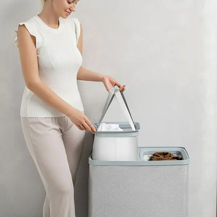 Store It Premium Wäschesammler Ava - 67 x 56 x 40 cm, Grau - Wäschebehälter mit zwei Fächern und herausnehmbarem Wäschesack, ideal zur einfachen Sortierung der Wäsche im Haushalt.