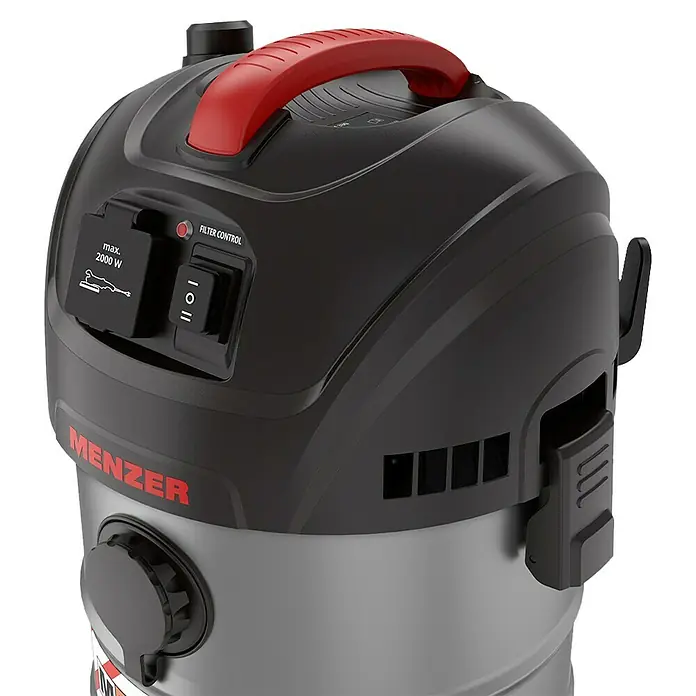 Menzer Elektro-Nass- & Trockensauger VCM 330 - 1.400 W, Behältervolumen: 30 l, Halbautomatisch - Nahaufnahme eines Menzer Staubsaugers mit rotem Griff, schwarzem Gehäuse und silbernem Behälter, der Leistung und Filtersteuerung zeigt.