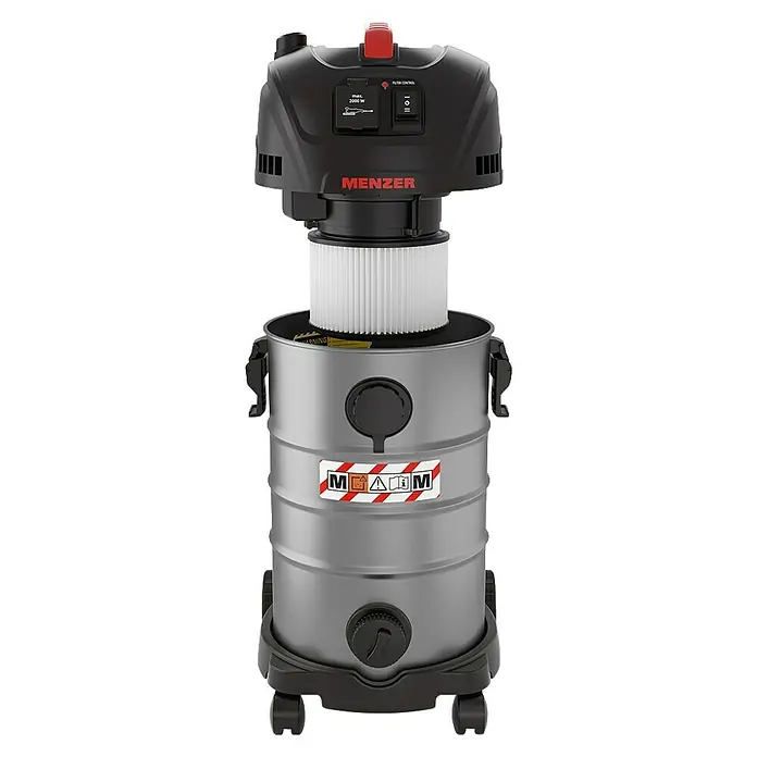 Menzer Elektro-Nass- & Trockensauger VCM 330 - 1.400 W, Behältervolumen: 30 l, Halbautomatisch - Abbildung eines Menzer-Industriestaubsaugers. Der Staubsauger ist mit einem leistungsstarken Motor für anspruchsvolle Reinigungsaufgaben ausgestattet.