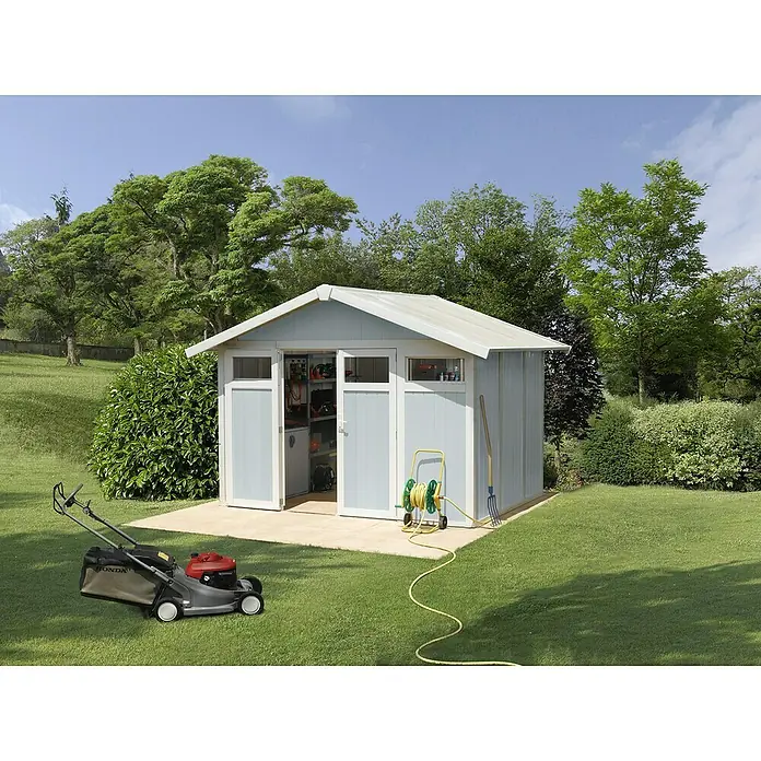 Grosfillex Caseta para jardín Utility - Medidas ext. (An x Pr): 370 x 298 cm, Plástico, Gris azulado - Amplio cobertizo de jardín con puertas abiertas y una cortadora de césped en frente. Ideal para guardar herramientas y muebles.