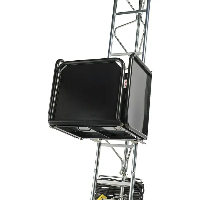Haemmerlin Castor Steel Pritsche Frontwand - Stahl, Passend für: Castor Steel Dachdeckerpritsche - Das Bild zeigt eine Inspektionsbühne auf einem Mast, ideal für die Inspektion von Dächern und Fassaden. Die Plattform bietet sicheren Stand.